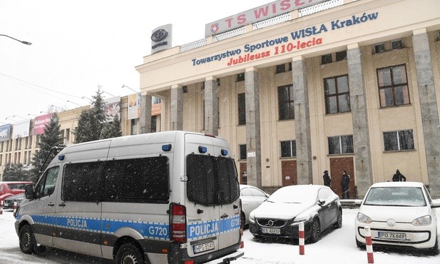 Policja przeszukuje pomieszczenia Wisły Kraków