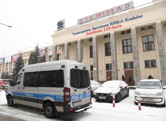 Policja przeszukuje pomieszczenia Wisły Kraków