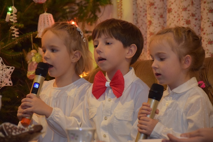 Kolędowanie z babcią i dziadkiem w sochaczewskim przedszkolu