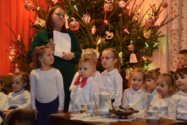 Kolędowanie z babcią i dziadkiem w sochaczewskim przedszkolu