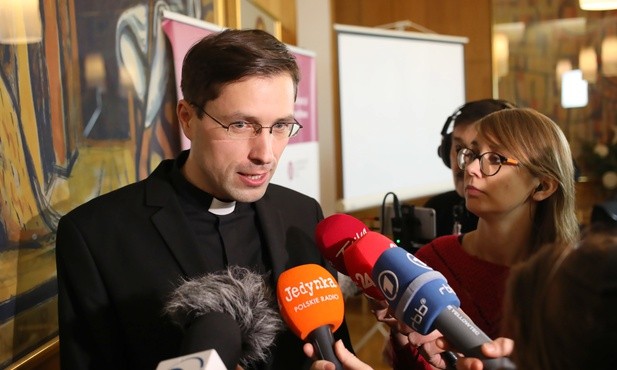 "To typowy fake news." Dyrektor ISKK prostuje wypowiedzi dot. statystyk religijności