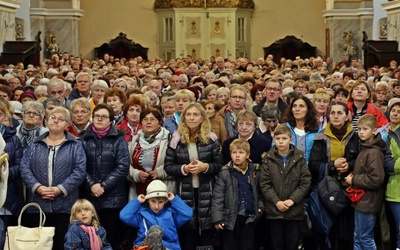 Ilu Dolnoślązaków chodzi do kościoła?