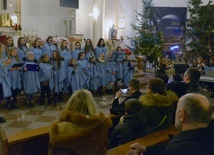 Kolędy i pastorałki wykonał zespół zebrany przez członków Ruchu Światło-Życie