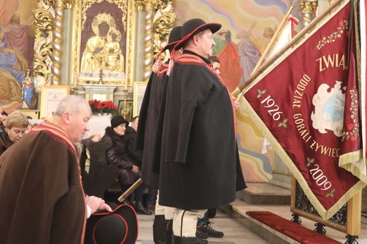Pożegnanie śp. bp. Tadeusza Pieronka w Radziechowach