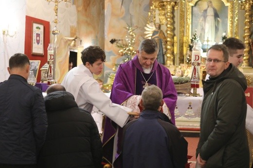 Pożegnanie śp. bp. Tadeusza Pieronka w Radziechowach