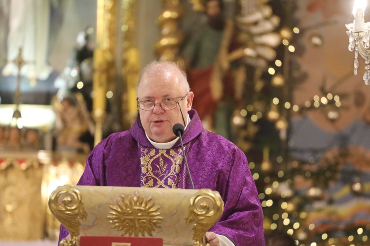 Pożegnanie śp. bp. Tadeusza Pieronka w Radziechowach