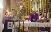 Pożegnanie śp. bp. Tadeusza Pieronka w Radziechowach