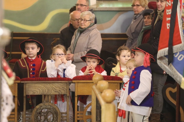 Pożegnanie śp. bp. Tadeusza Pieronka w Radziechowach