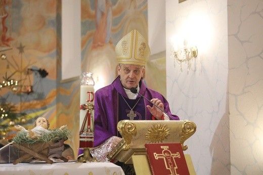 Pożegnanie śp. bp. Tadeusza Pieronka w Radziechowach
