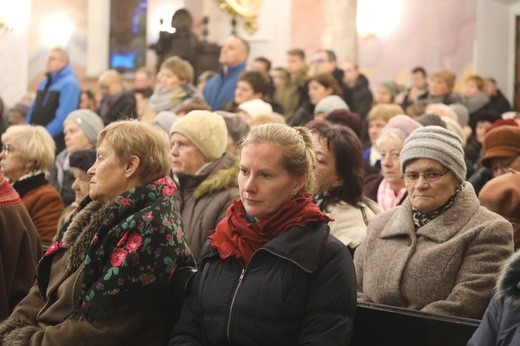 Pożegnanie śp. bp. Tadeusza Pieronka w Radziechowach