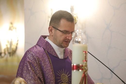 Pożegnanie śp. bp. Tadeusza Pieronka w Radziechowach