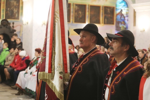 Pożegnanie śp. bp. Tadeusza Pieronka w Radziechowach