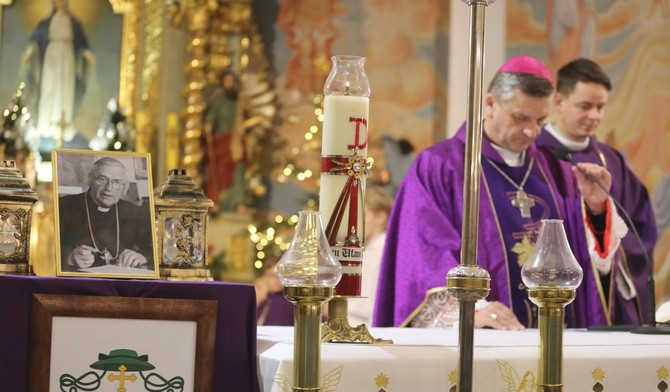 Mszy św. w Radziechowach przewodniczył bp Roman Pindel