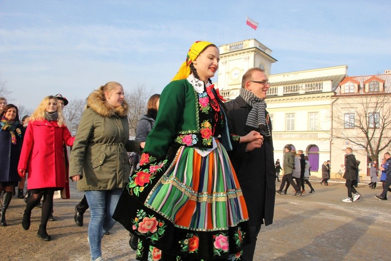 W pierwszej parze tańczyli Kinga Jaros i starosta Marcin Kosiorek