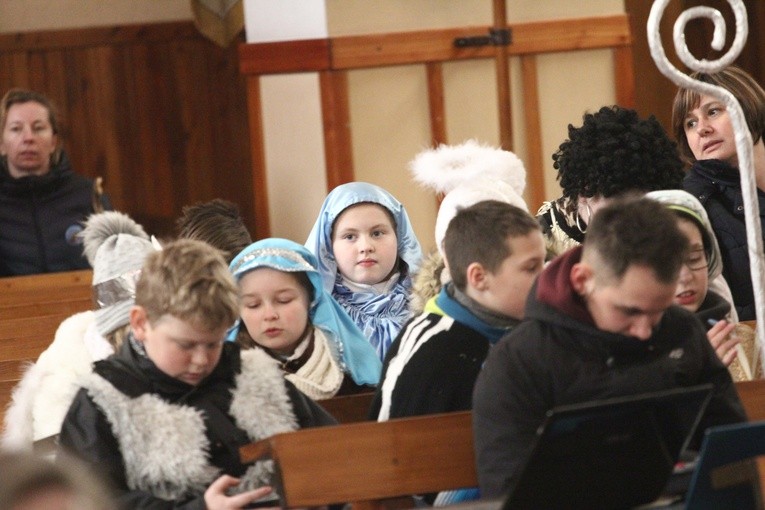 Kolędnicy misyjni w Szymbarku