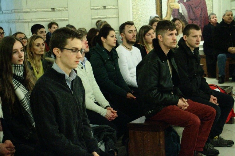 Msza św. Posłania na ŚDM w Panamie i opłatek młodzieży z metropolitą