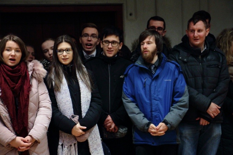 Msza św. Posłania na ŚDM w Panamie i opłatek młodzieży z metropolitą