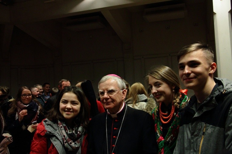 Msza św. Posłania na ŚDM w Panamie i opłatek młodzieży z metropolitą