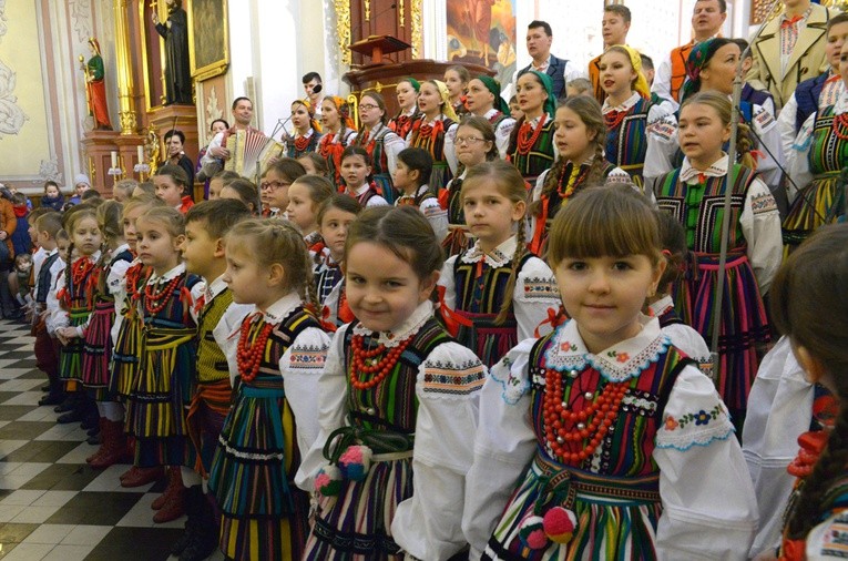 Każdy z zespołów zaprezentował w większości mniej znane kolędy i pastorałki, często bardzo stare i trochę zapomniane, pokazując, jak wielkie jest ich bogactwo