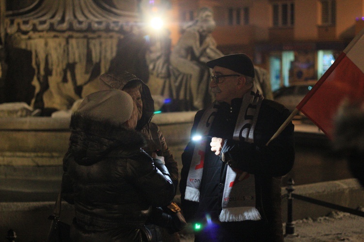 Światło dla zamordowanego prezydenta Gdańska. Milczenie przeciw przemocy