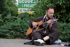 Brat Piotr służył ludziom między innymi swoim talentem.