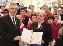 Ewa Biłek-Regnowska, nagrodzona za pracę na rzecz osób niepełnosprawnych.