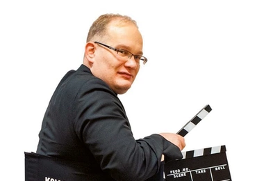 Ks. Piotr Śliżewski scenariusz filmu napisał przy pomocy profesjonalnych konsultantów. Większość zawartych w nim wydarzeń przeżył osobiście.