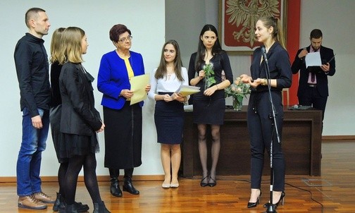 Studenci uhonorowali szkoły, które zaangażowały sie w ich projekt pomocy hospicjum