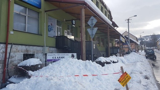 Zima na Żywiecczyźnie - zasypana Rajcza