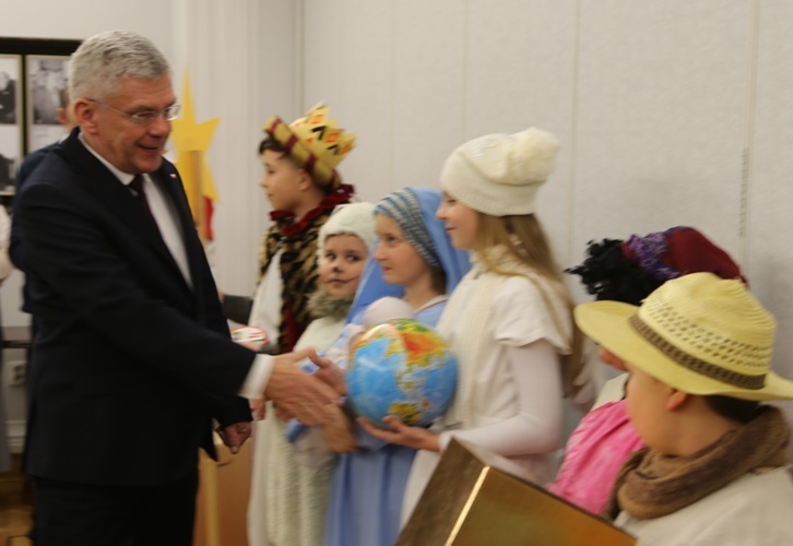 Kolędnicy misyjni w Senacie 