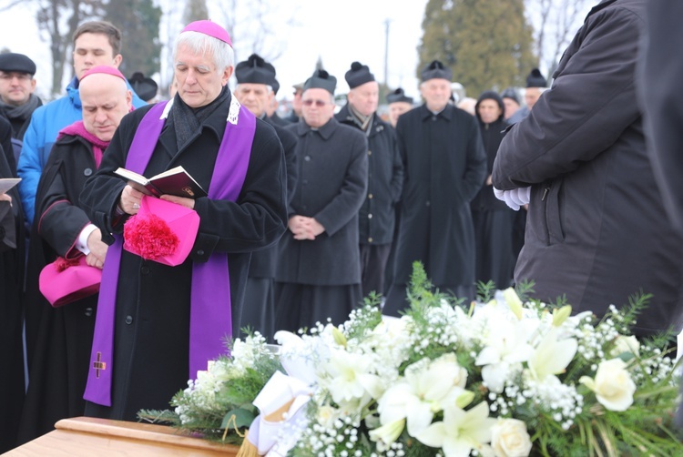 Pogrzeb śp. ks. kan. Zdzisława Zieleźnika w Czechowicach-Dziedzicach