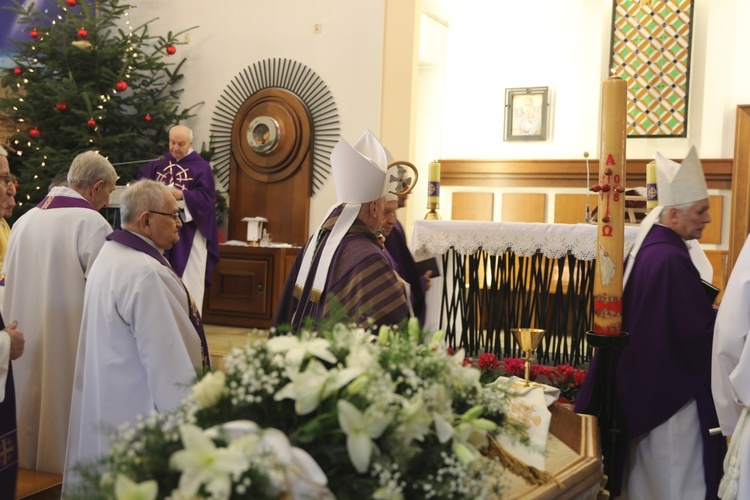 Pogrzeb śp. ks. kan. Zdzisława Zieleźnika w Czechowicach-Dziedzicach