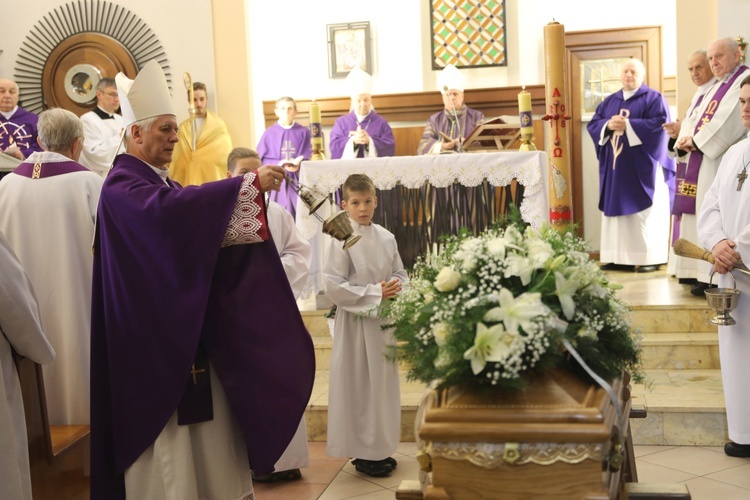 Pogrzeb śp. ks. kan. Zdzisława Zieleźnika w Czechowicach-Dziedzicach