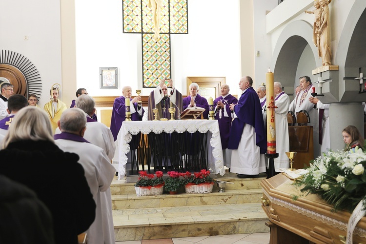 Pogrzeb śp. ks. kan. Zdzisława Zieleźnika w Czechowicach-Dziedzicach