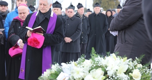 Śp. ks. Zdzisław Zieleźnik spoczął w grobowcu kapłanów na cmentarzu parafii św. Katarzyny