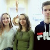 Ola, Natalia i Piotrek ze Słopnic z nadzieją czekają  na kwietniowe bierzmowanie.