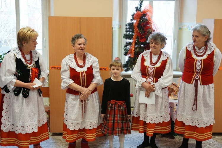 Dzień Babci w przedszkolu sióstr salezjanek w Nowej Rudzie