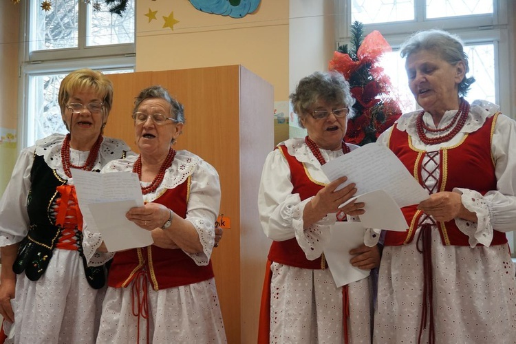 Dzień Babci w przedszkolu sióstr salezjanek w Nowej Rudzie