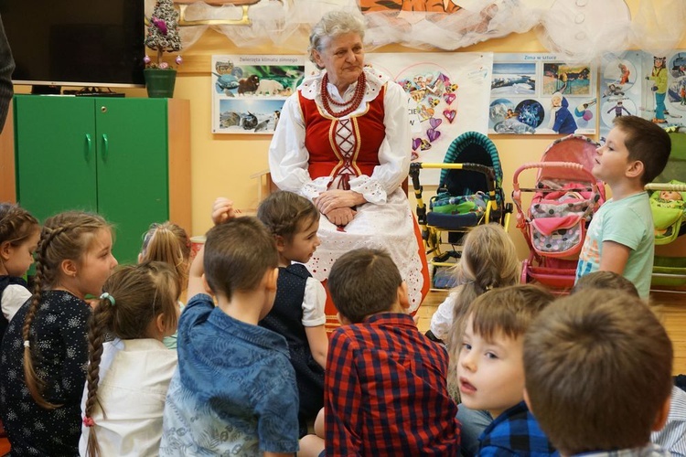 Dzień Babci w przedszkolu sióstr salezjanek w Nowej Rudzie