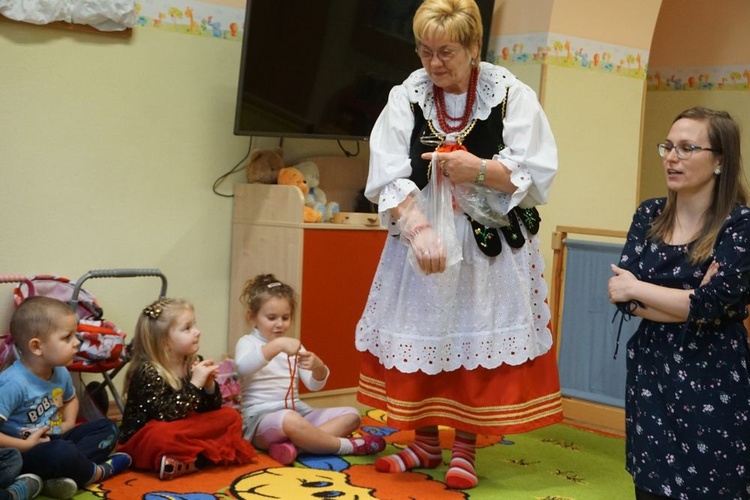 Dzień Babci w przedszkolu sióstr salezjanek w Nowej Rudzie