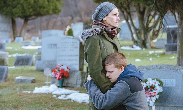 Julia Roberts jako zdesperowana matka i Lucas Hedges w roli ogarniętego narkotykowym  nałogiem syna.