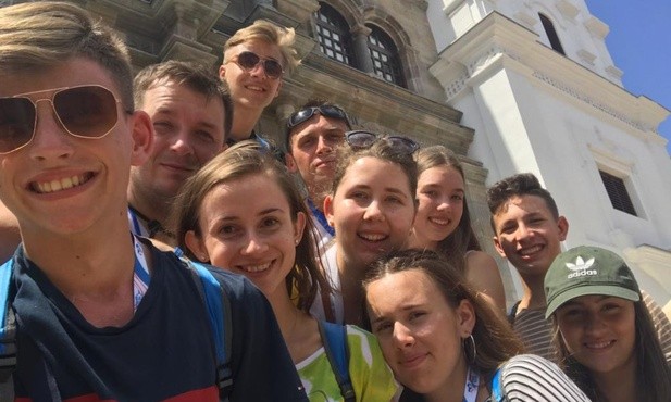 W wolnej chwili młodzi mogą zobaczyć miasto i inne atrakcje turystyczne Panamy.