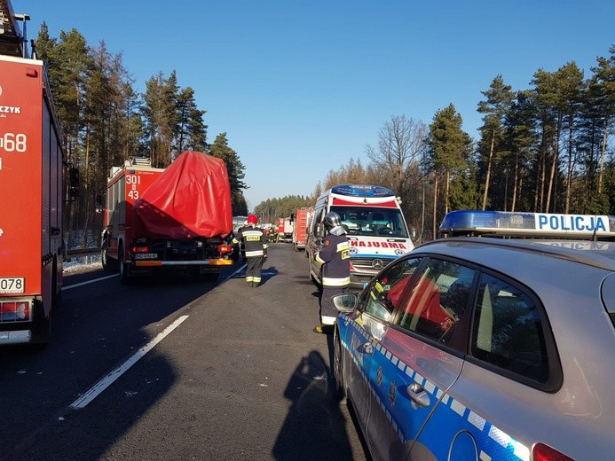 Trzy osoby zginęły w wypadku pięciu pojazdów