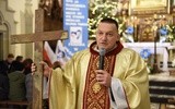 Każdy z nas może stać się albo karabinem, albo krzyżem