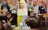 Pamiątkowe zdjęcie z papieżem Franciszkiem to podstawa "małego ŚDM"