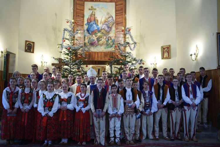 Bierzmowanie i poświęcenie w Obidzy