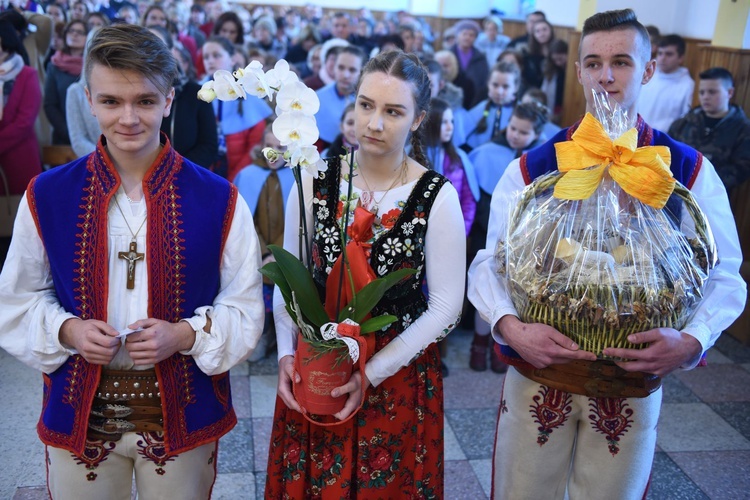 Bierzmowanie i poświęcenie w Obidzy