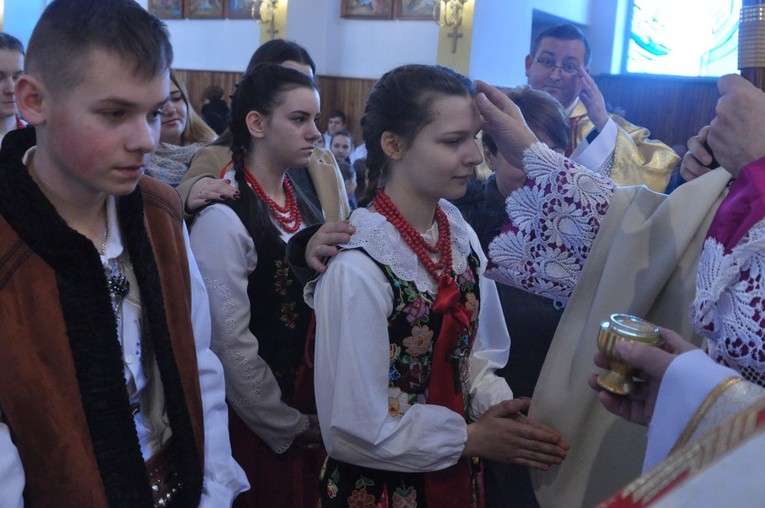 Bierzmowanie i poświęcenie w Obidzy