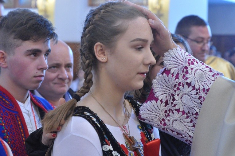 Bierzmowanie i poświęcenie w Obidzy
