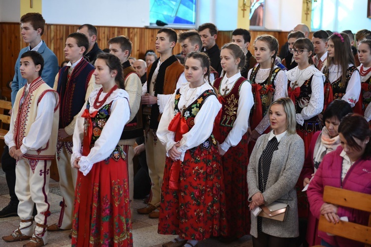 Bierzmowanie i poświęcenie w Obidzy